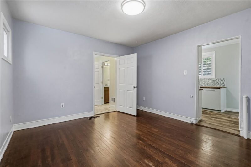 1129 Woodbourne Ave — photo 7