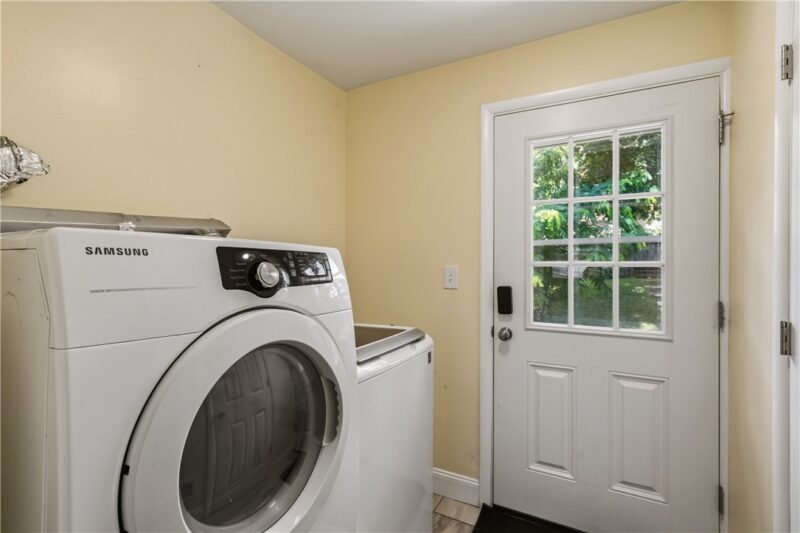 1129 Woodbourne Ave — photo 8