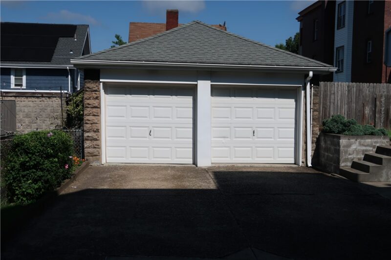 1250 Goe Ave — photo 3