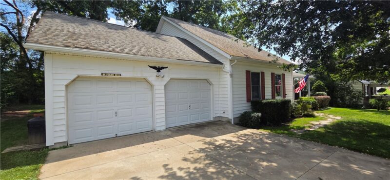 525 Davis Ave — photo 2