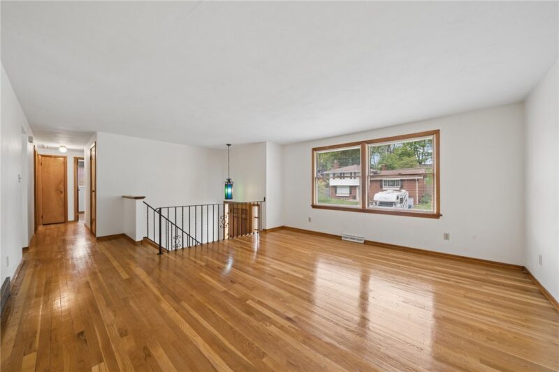349 CrescentGardens Dr — photo 3