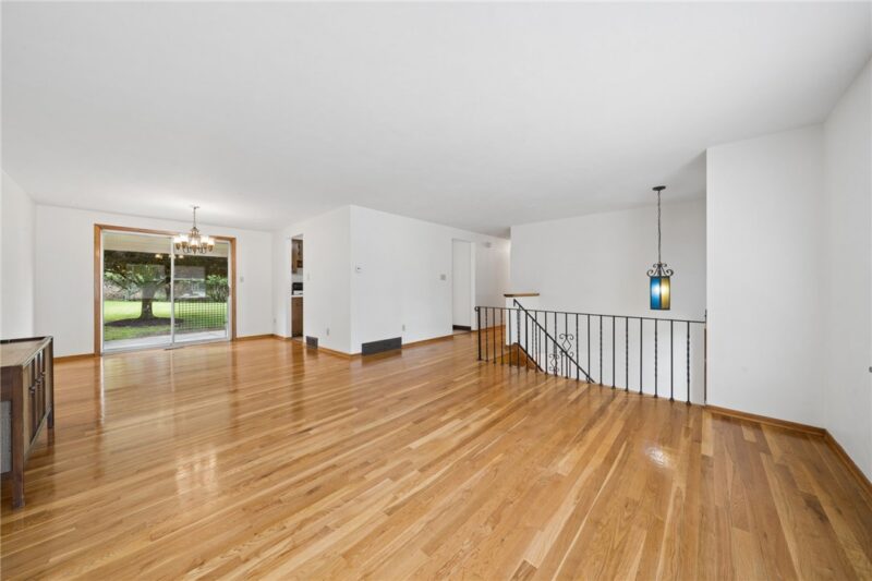349 CrescentGardens Dr — photo 4