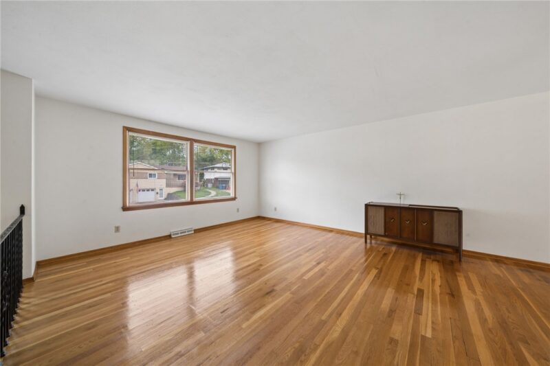 349 CrescentGardens Dr — photo 5