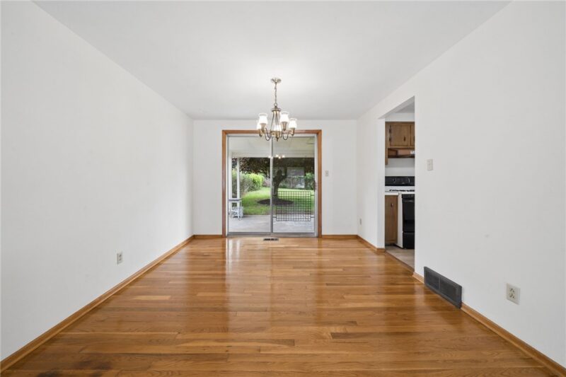 349 CrescentGardens Dr — photo 6