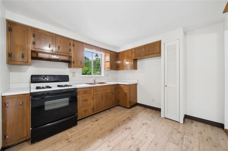 349 CrescentGardens Dr — photo 8