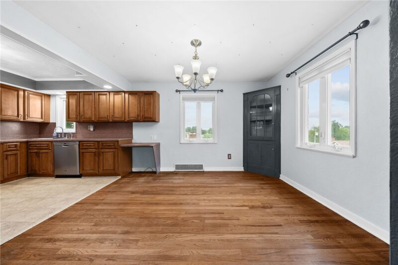 4330 Overhill St — photo 7
