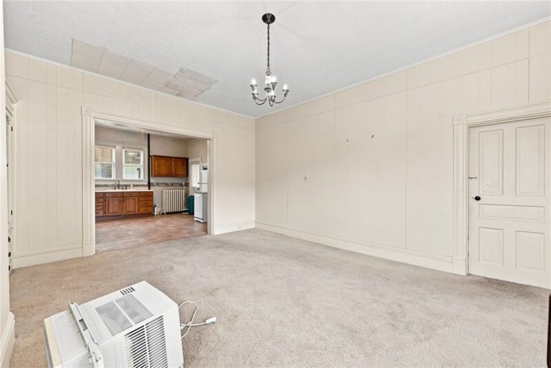 209 S 5TH STREET — photo 6