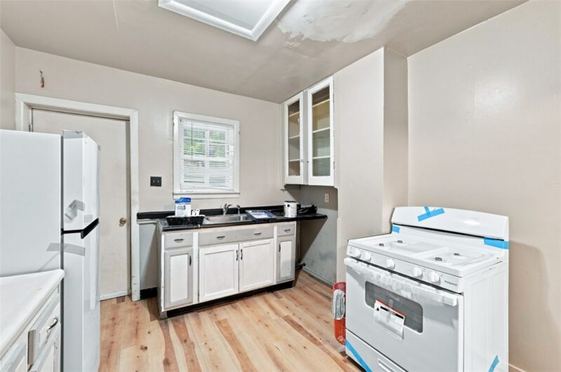 502 Broadway Ave — photo 4