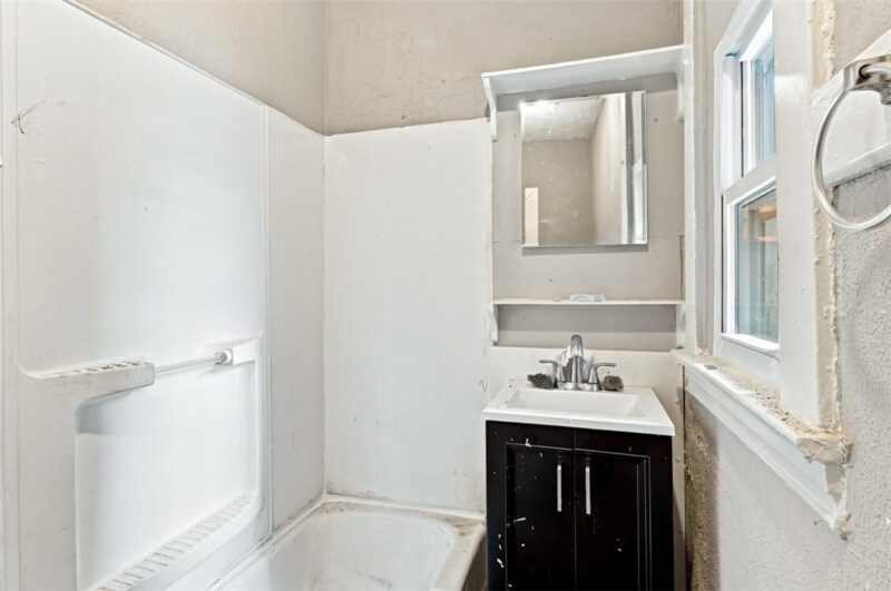 502 Broadway Ave — photo 6