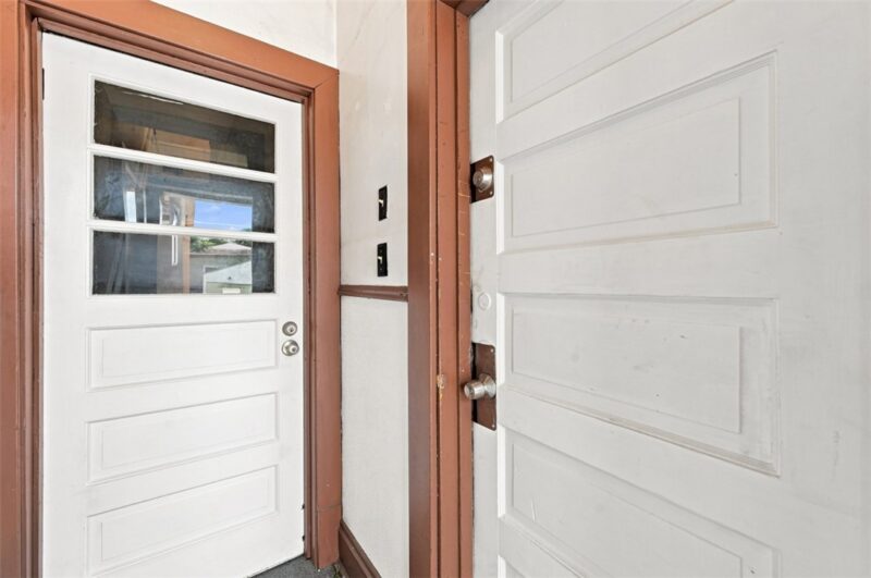 502 Broadway Ave — photo 8