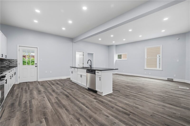 22 Hawthorne Ave — photo 8