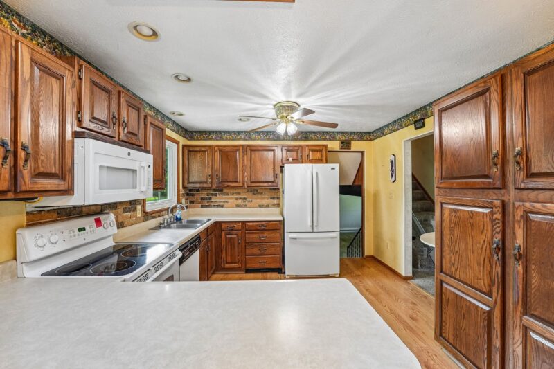 1104 Greenfield Road — photo 3