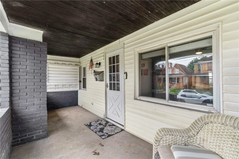 152 W Marigold St — photo 2
