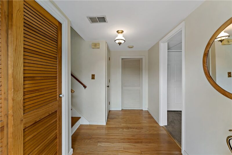 904 Lindenwood Dr — photo 4
