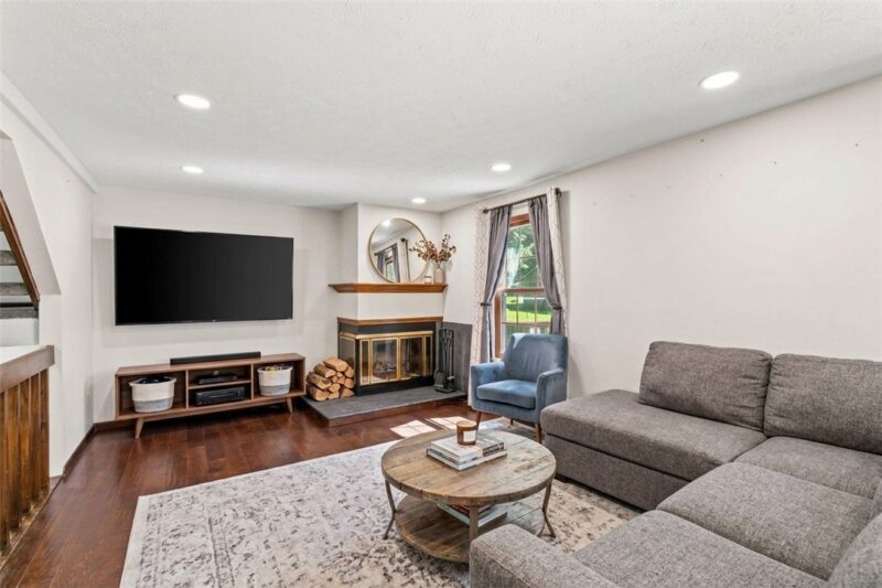 1107 Valleyview Dr — photo 5