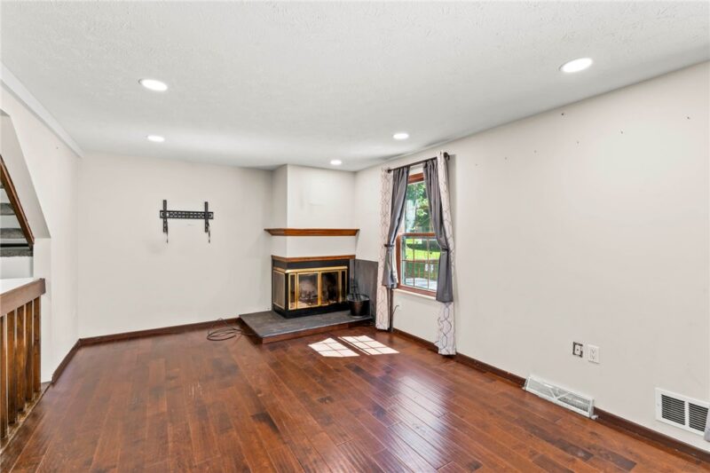 1107 Valleyview Dr — photo 6