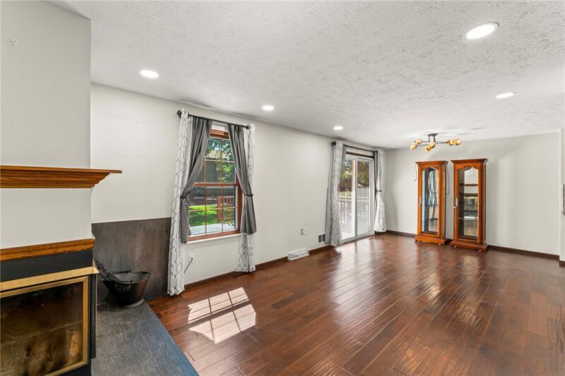 1107 Valleyview Dr — photo 8