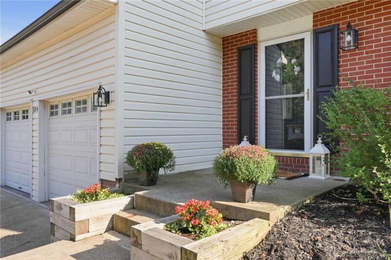 104 Valleyview Dr — photo 3