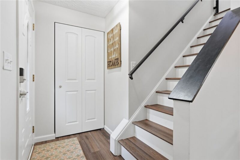104 Valleyview Dr — photo 4