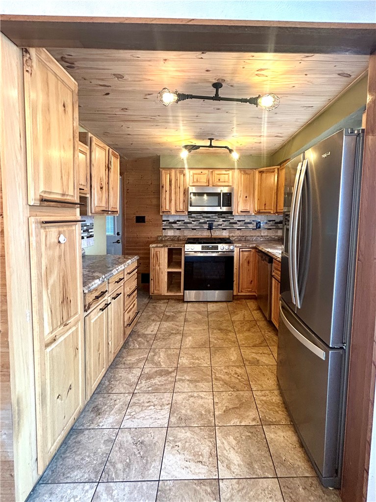 205 Highland Dr — photo 7