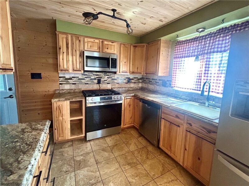 205 Highland Dr — photo 8