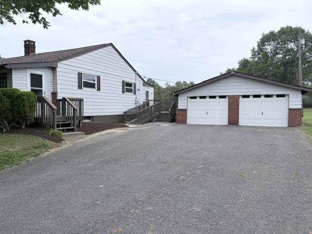315 Stoughton Rd — photo 3