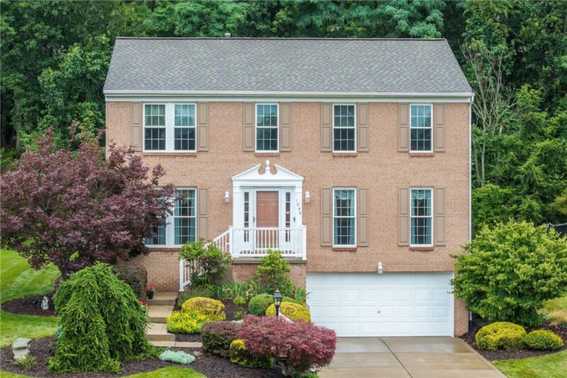 1033 Robinwood Dr — photo 2