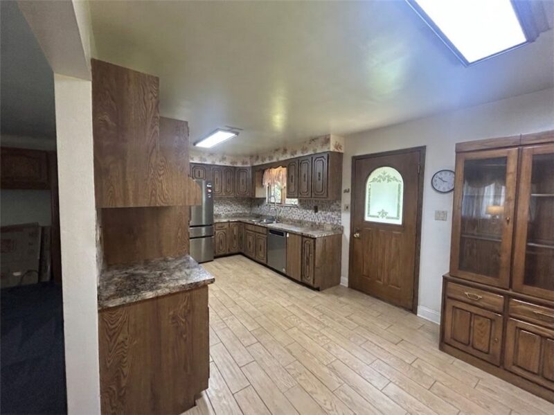 108 Mobert Dr — photo 4