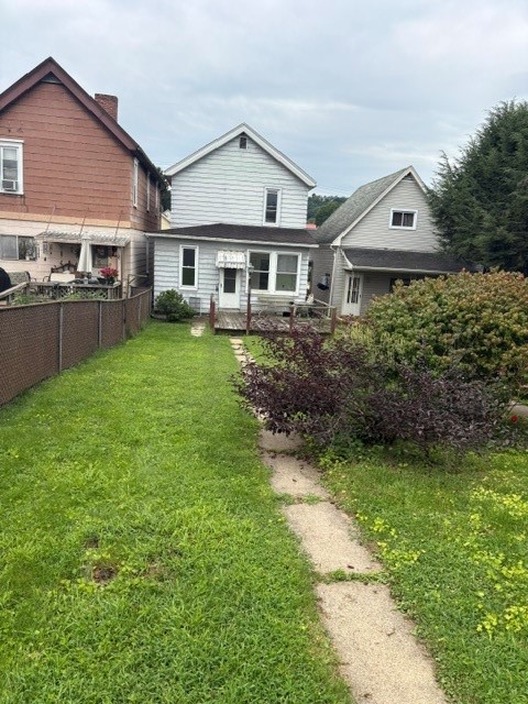 526 Longfellow St — photo 3