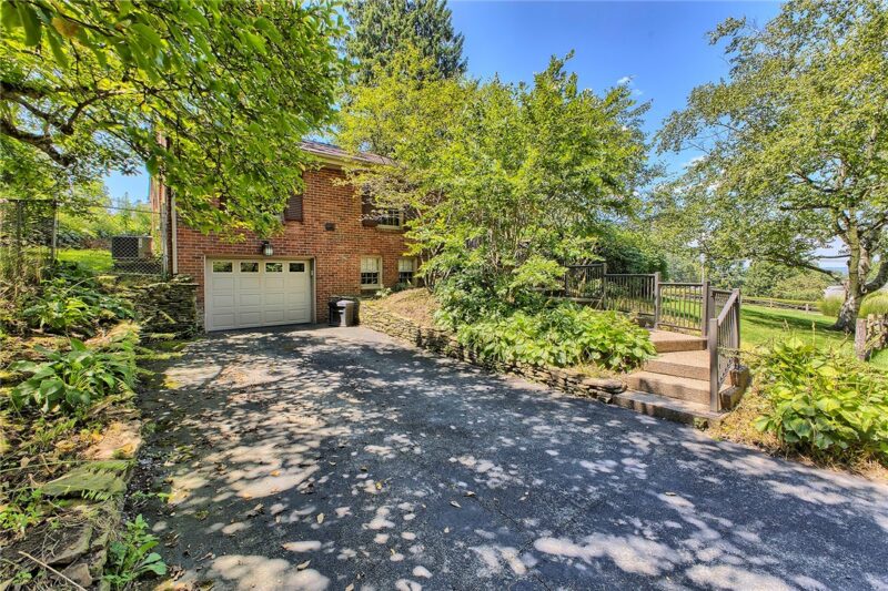106 Virginia St — photo 2