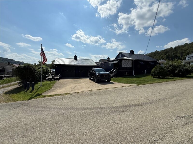 58 Berry Avenue — photo 3