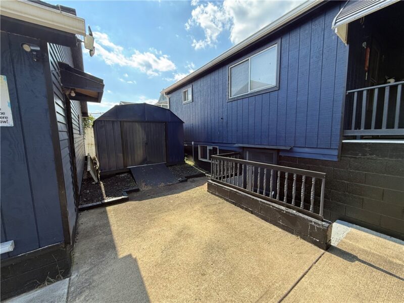 58 Berry Avenue — photo 5