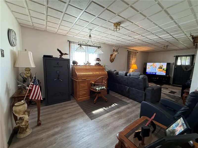 58 Berry Avenue — photo 8