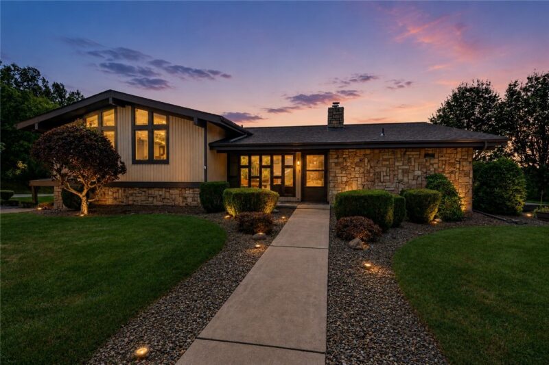 126 Rosewood Dr — photo 2