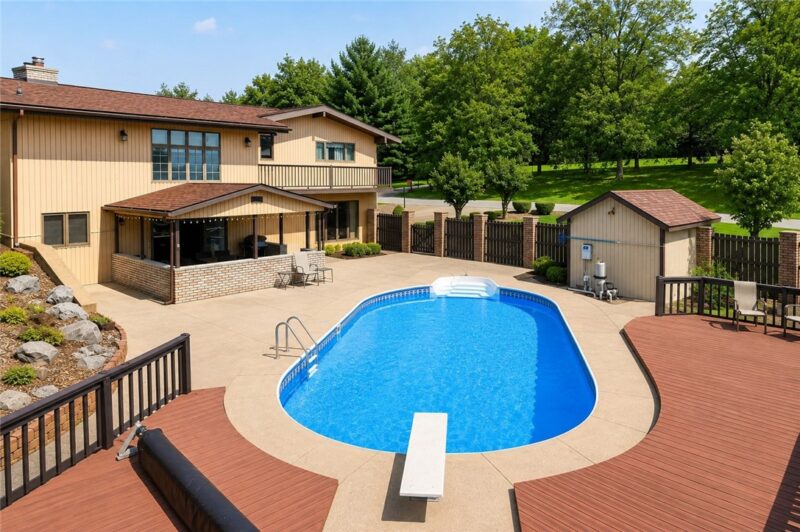 126 Rosewood Dr — photo 5
