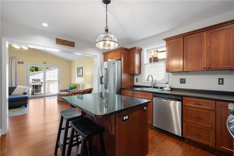 327 Nicholas Pl — photo 2