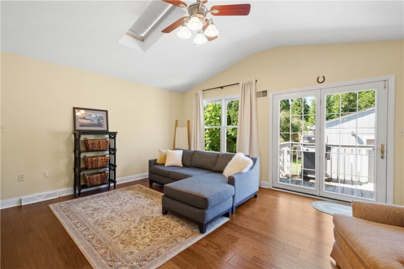 327 Nicholas Pl — photo 8