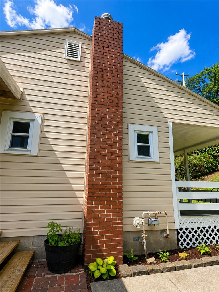 564 Lougeay Rd — photo 7