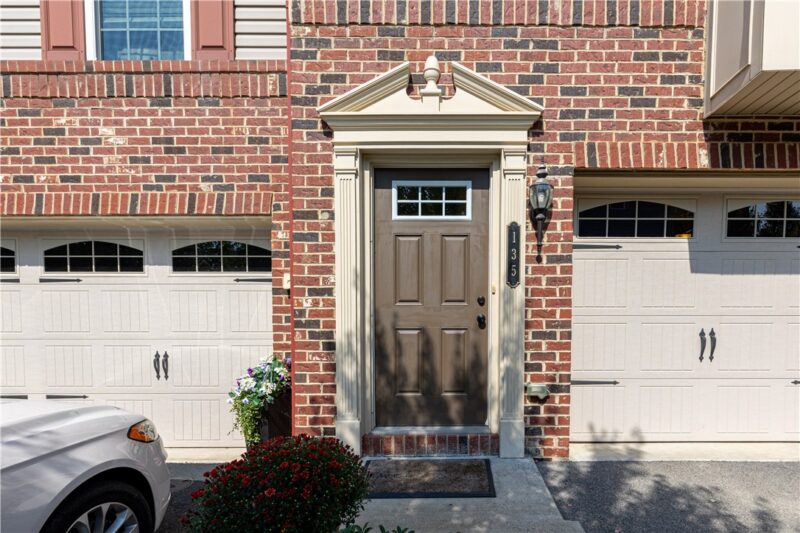 135 MEWS LANE — photo 3