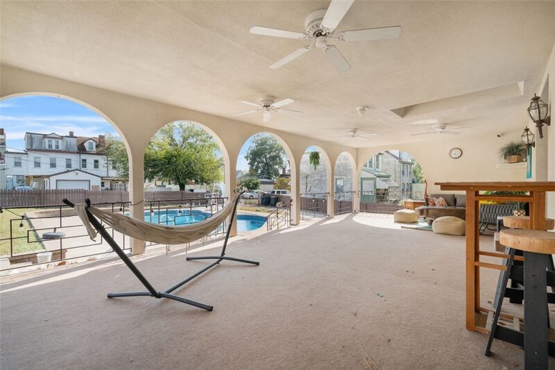 2121 Magnolia St — photo 2