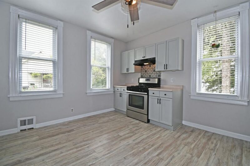 715 Burbridge STREET — photo 3