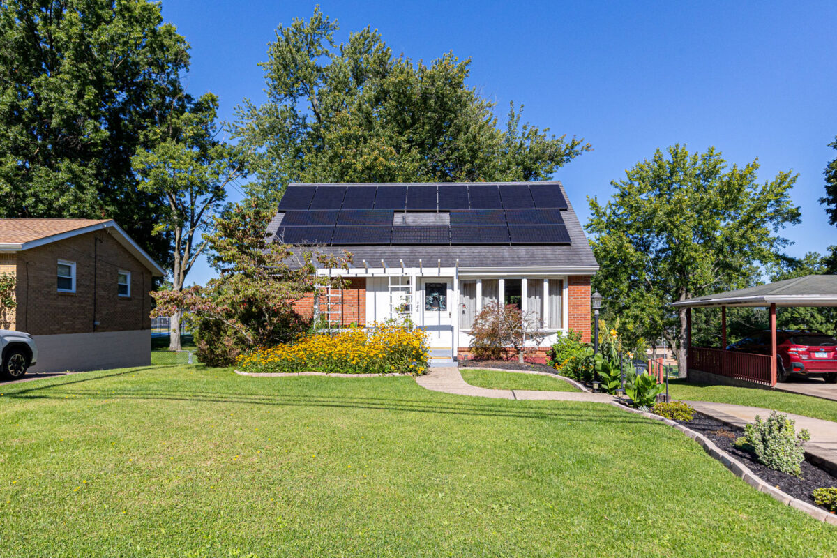 486 Lindsay ROAD — photo 1