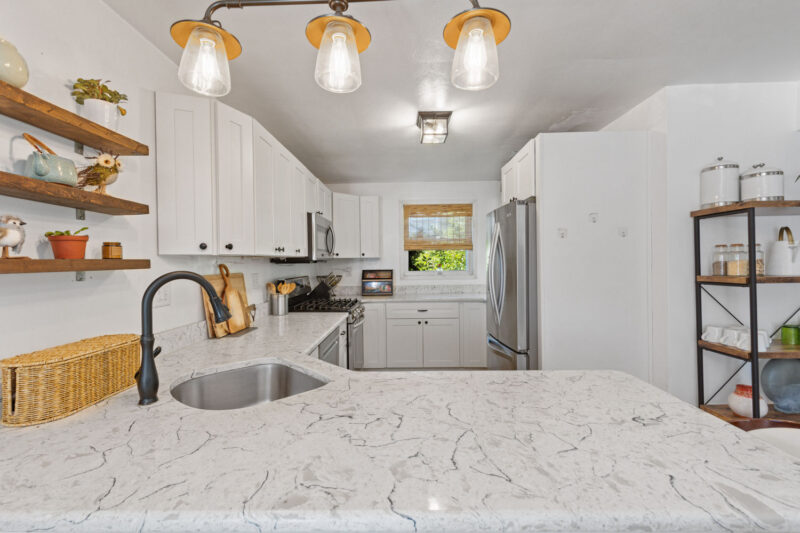 486 Lindsay ROAD — photo 4