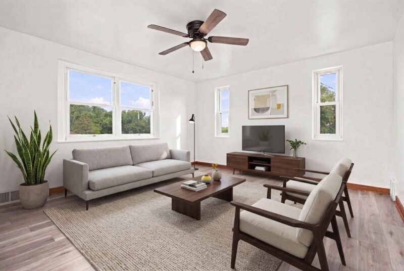 1376 Peterson Dr — photo 3