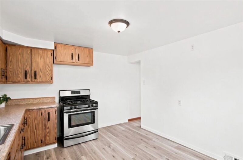 1376 Peterson Dr — photo 6