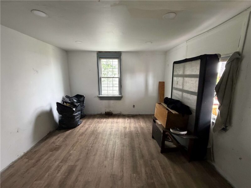 360 Mitchell Ave — photo 2
