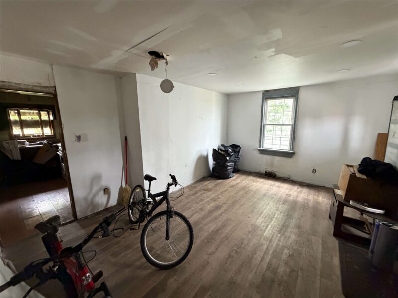 360 Mitchell Ave — photo 3