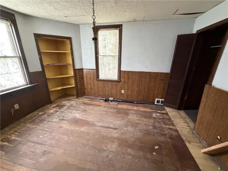 360 Mitchell Ave — photo 4