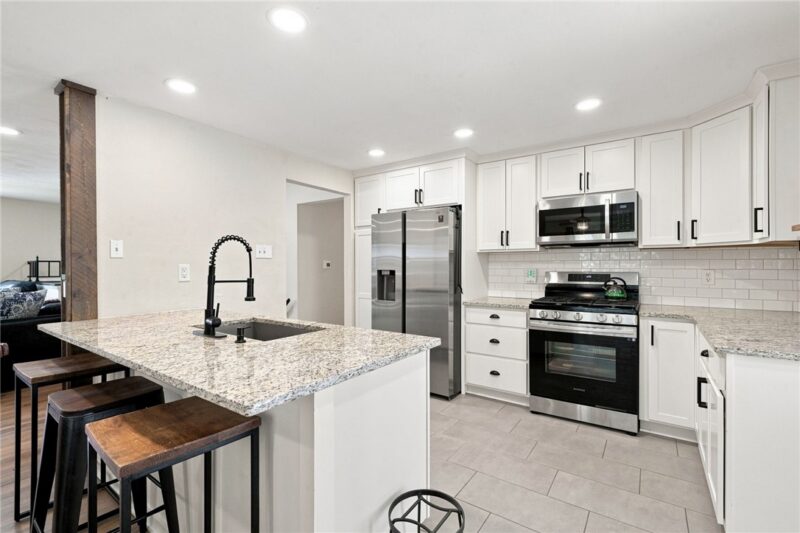 629 National Dr — photo 3
