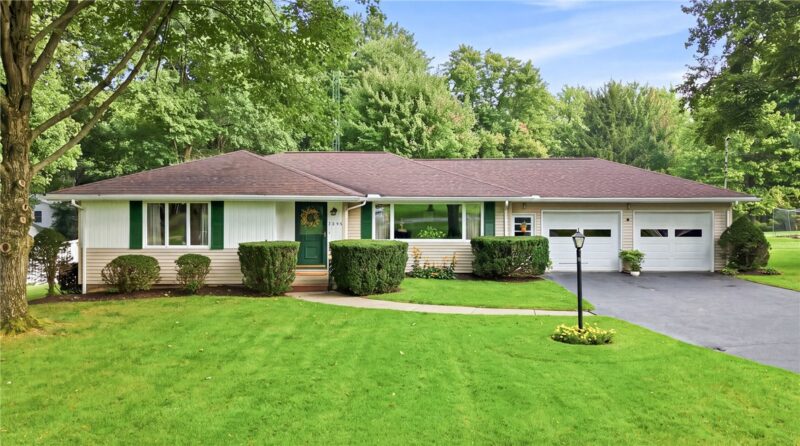 3595 Ridgewood Dr — photo 2